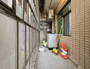 荣泰园统建楼一房一厅露台47平45万 5 mmexport1786604394575